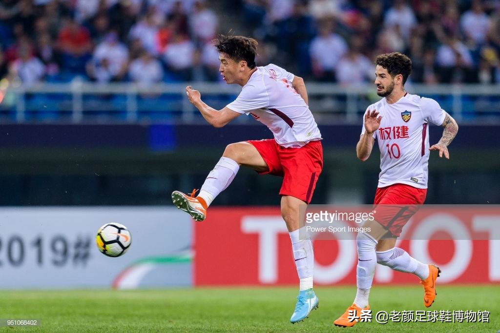 梅西中国行穿的什么足球鞋,盘点梅西穿过的足球鞋