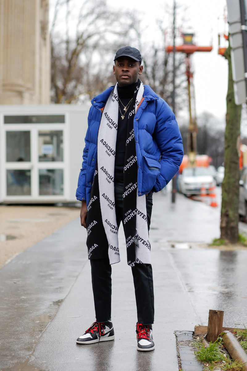 这个冬天很冷需要一件羽绒服,这个季节真的很需要羽绒服暖身