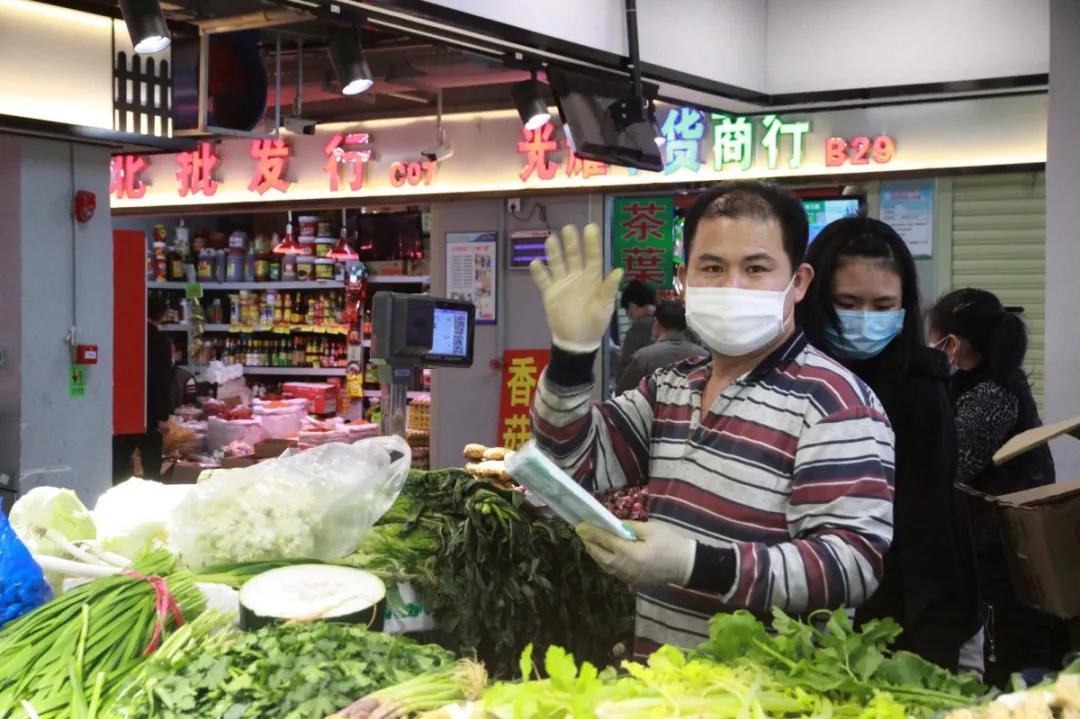 直击|口罩来了！罗湖流动派发爱心口罩送温暖