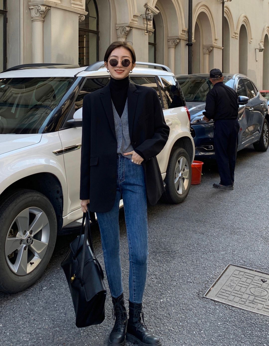 女生靴子冬天穿方便吗,女生靴子里面穿什么