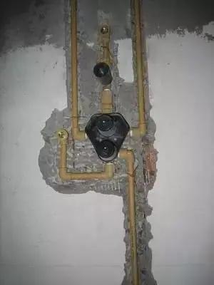 只花100块买的花洒，比依萍借钱那天的雨还大