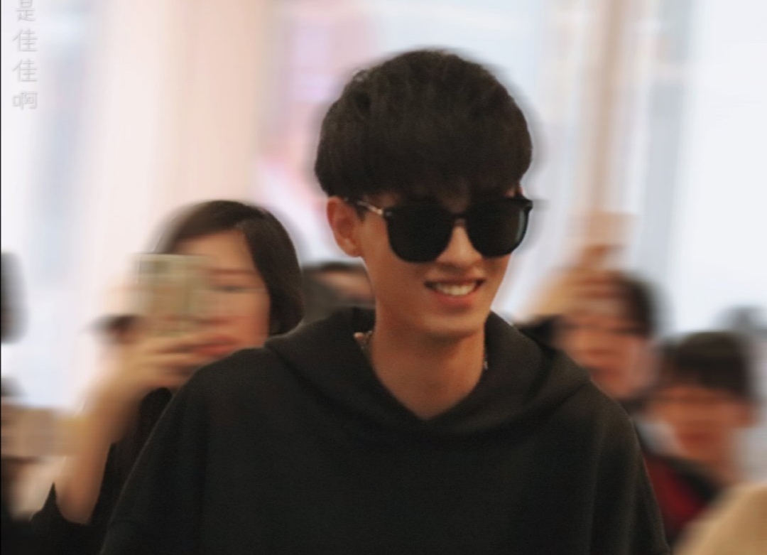 秦霄贤被人惹怒,秦霄贤被打电话生气