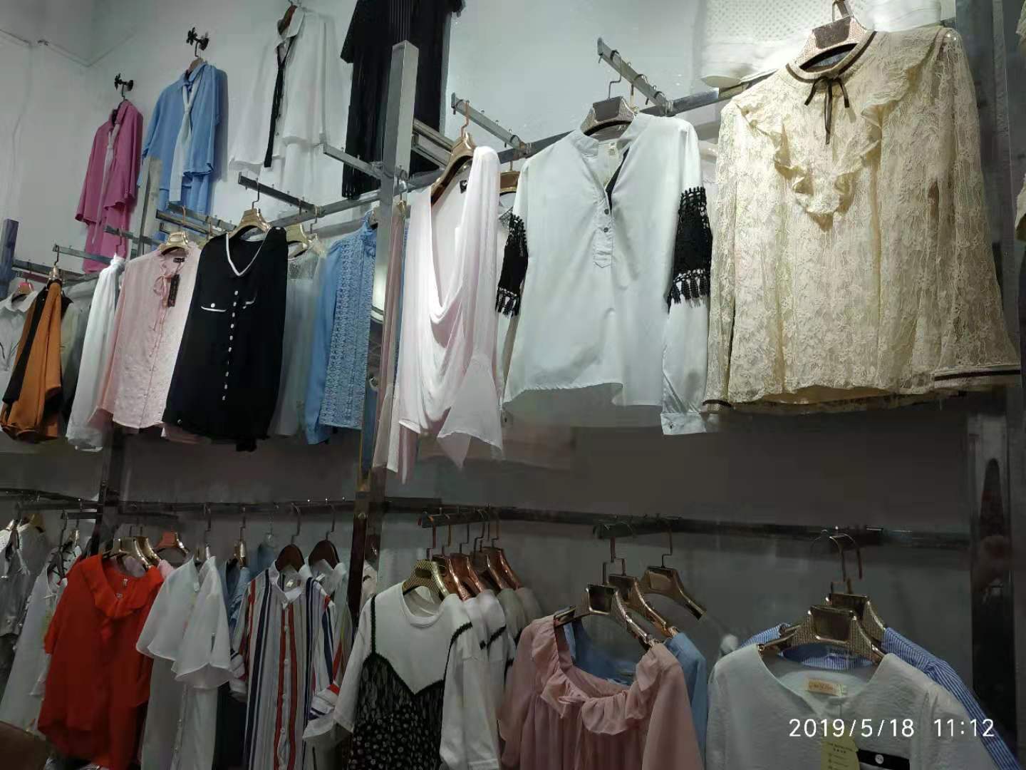 很便宜的服装尾货哪里进货,便宜的尾货服装批发平台