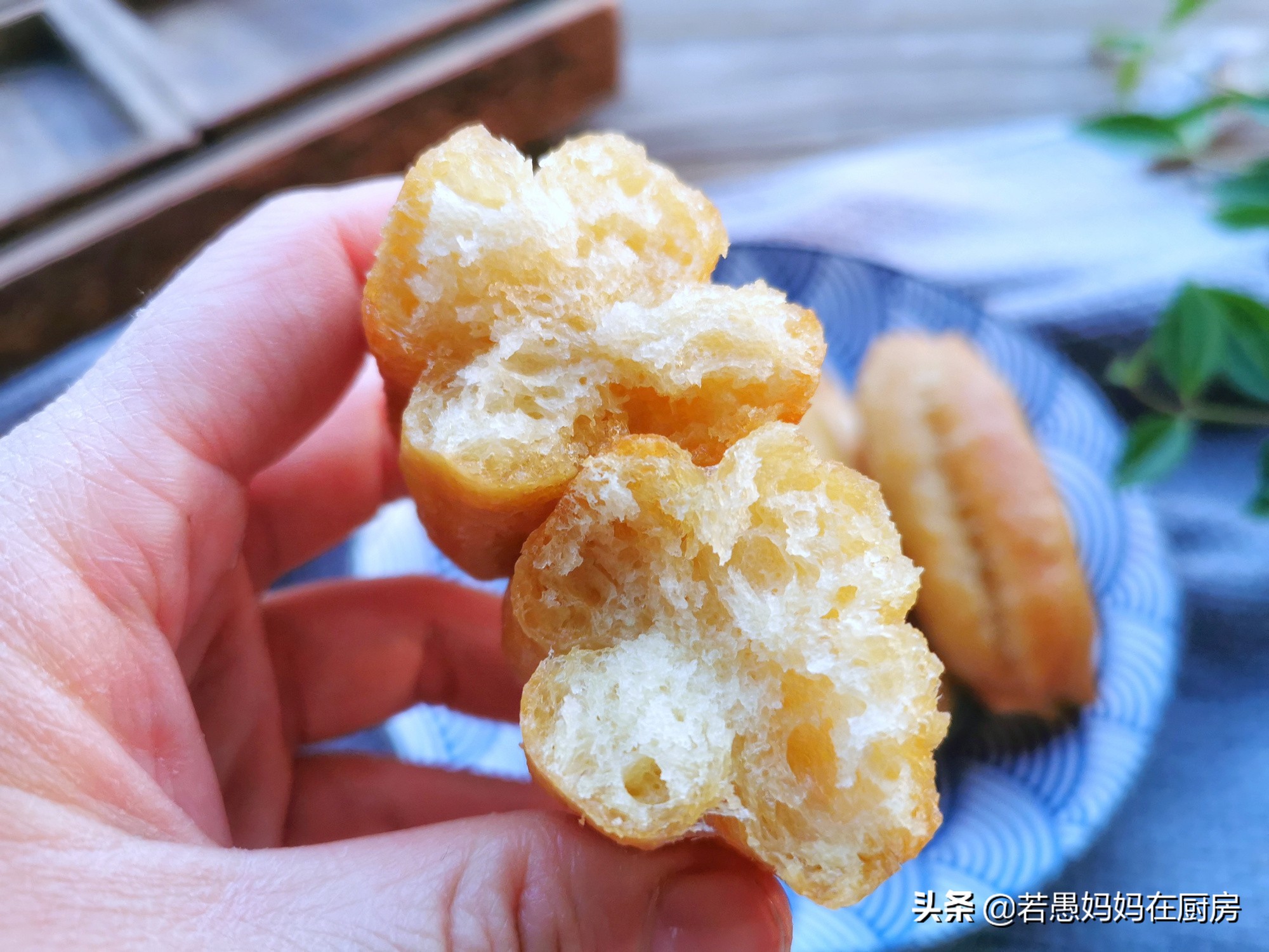 怎样在家做油条外酥里软,最健康油条做法外酥内嫩口感松软