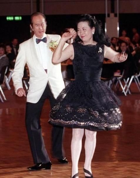 何鸿燊的传奇情史,和5个女人纠缠79年之久,风流半生却无一真爱