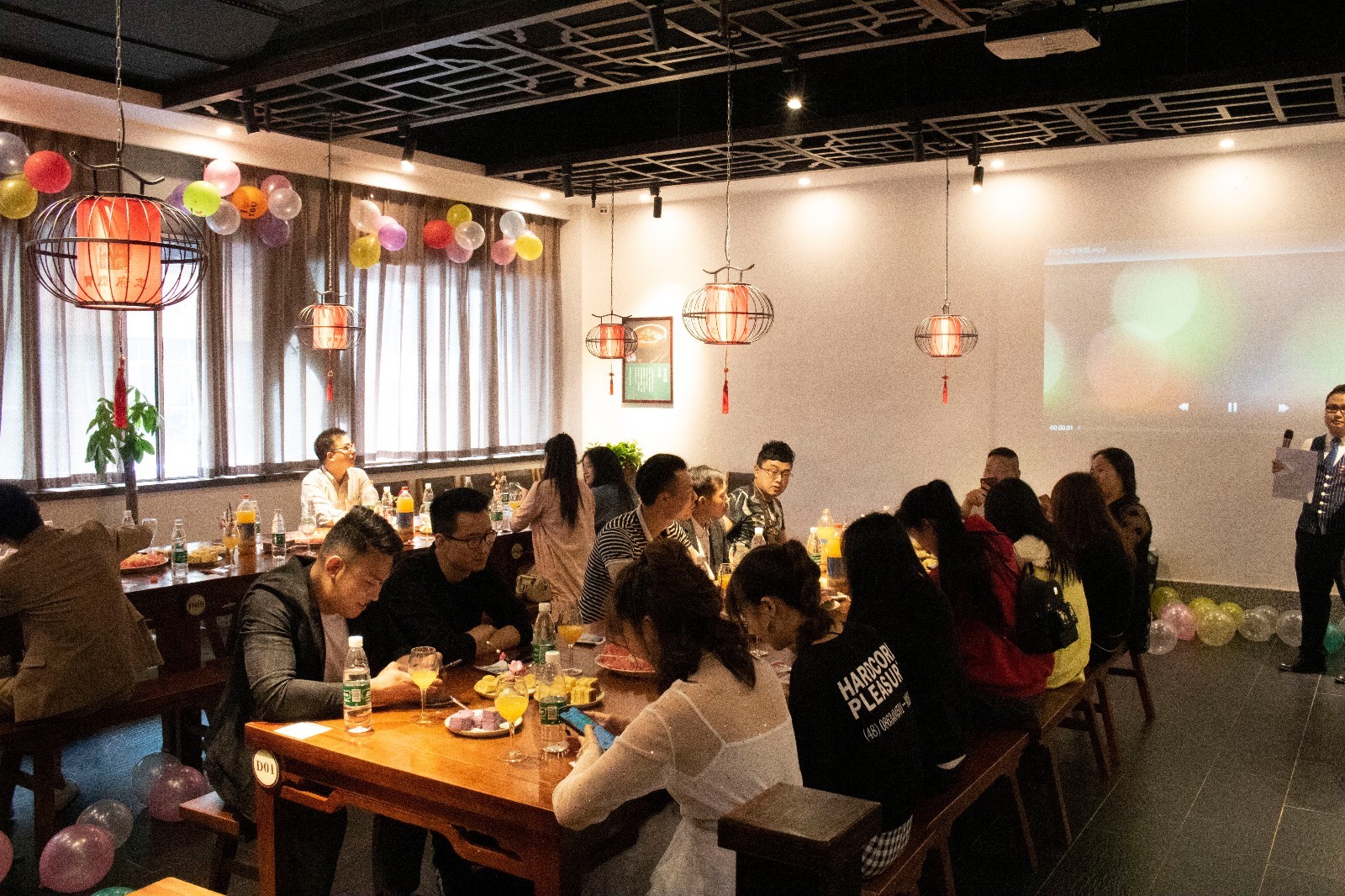 邵阳宝庆府志餐厅开展首届单身男女相亲派对活动