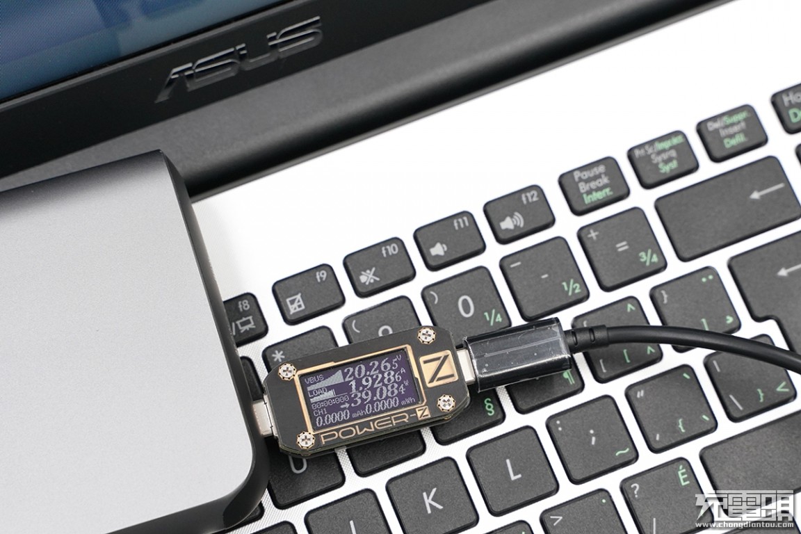 绿巨能充电器快充测评,绿巨能22.5瓦充电器