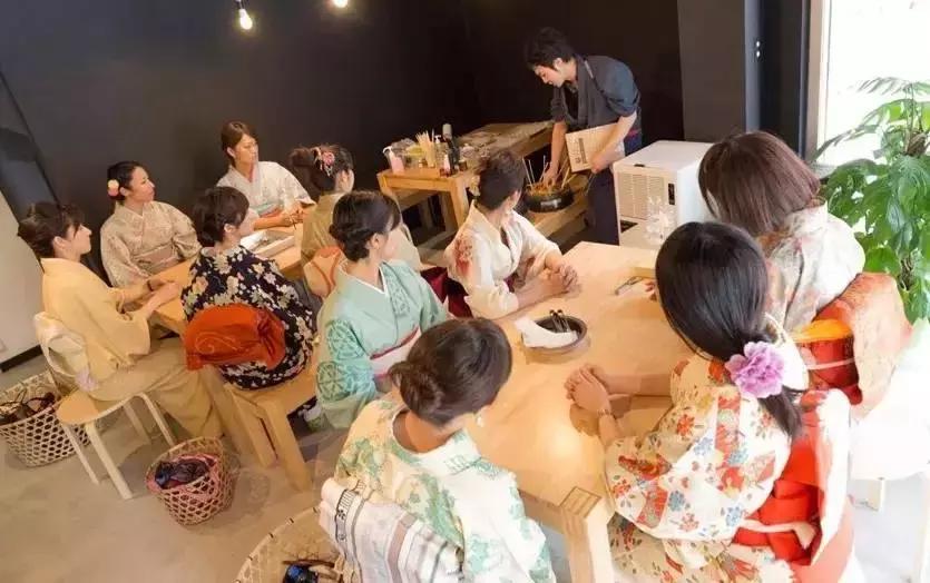 21岁日本小伙立志复兴糖艺制作，5分钟捏出金鱼熊猫，你舍得吃吗