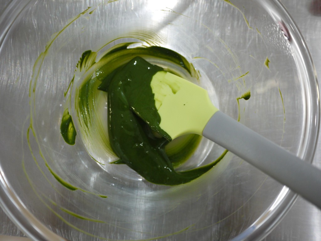 抹茶蛋糕松软细腻有诀窍,抹茶蛋糕撒上抹茶真的好吃