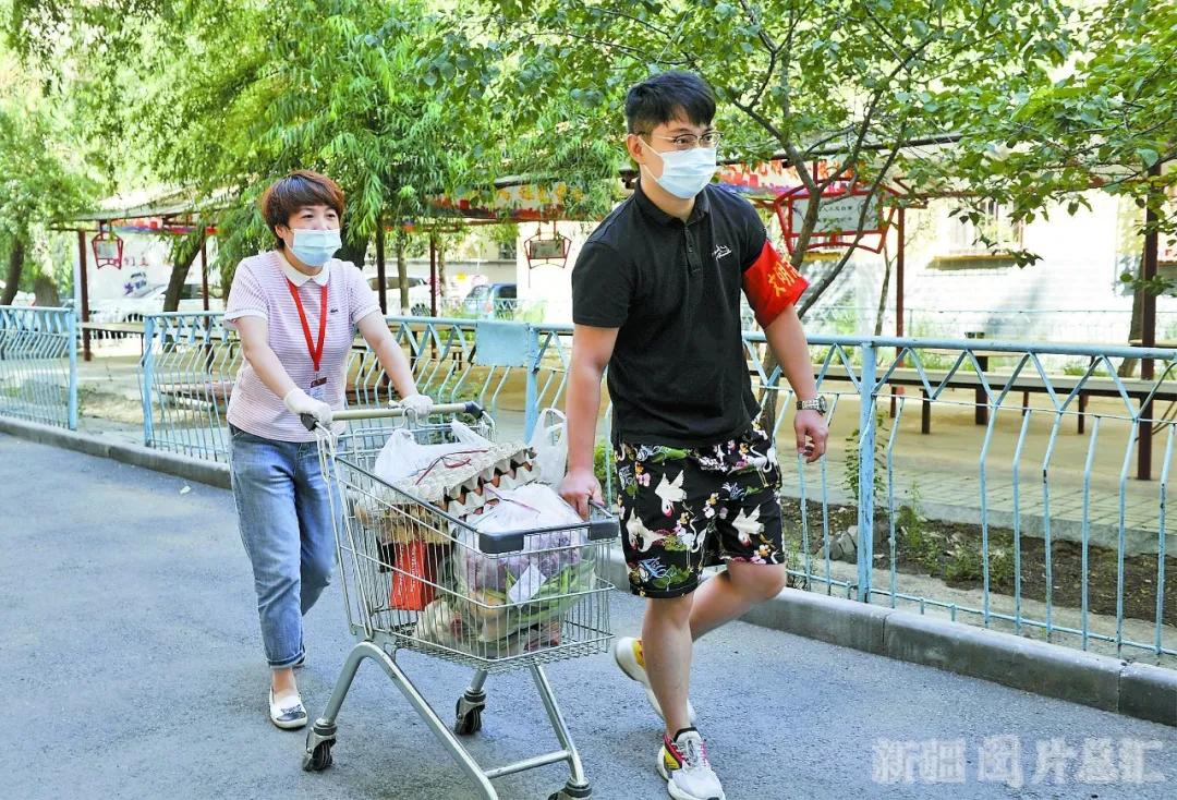 【战胜疫情 *疆新**在行动】社区里的平凡英雄