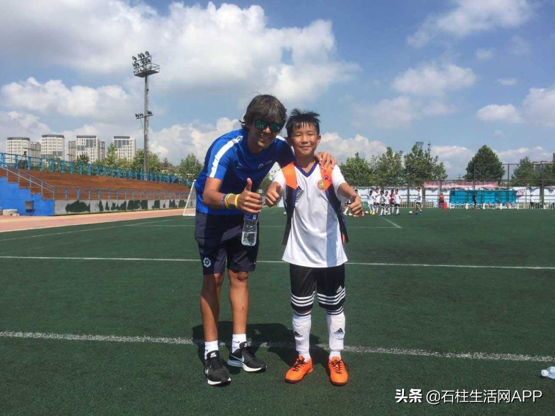 大山里面的儿童足球队,大山学校里的足球队