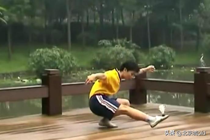京城残手毽王小斗儿，身怀绝技不称王，其实这就是北京精神