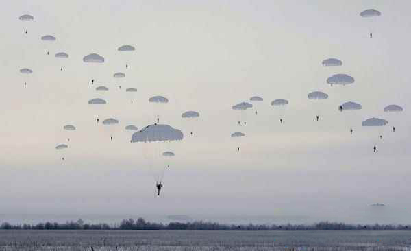 二战最强伞兵部队，为何被盟军称之为“绿*魔色**鬼”？