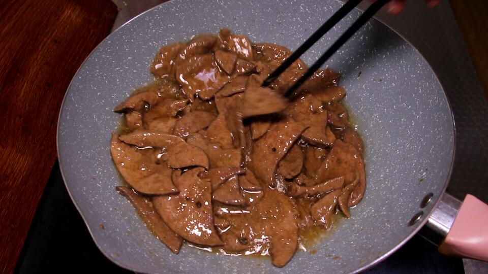 炒猪肝前是不是都要弄淀粉,炒猪肝很多人第一步就错了