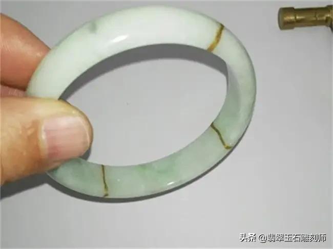 玉手镯断裂了值得修复吗,玉手镯裂了怎么修复