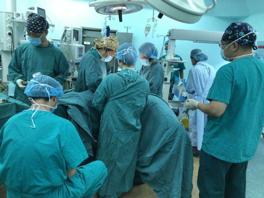 顺产怎样避免撕裂侧切,顺产多大概率会侧切撕裂