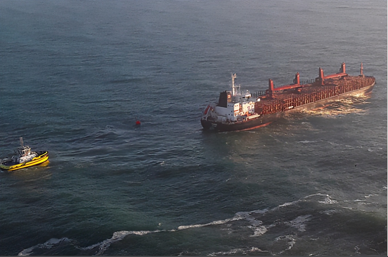 货船失控连撞两桥后沉没,船舶搁浅船长砸驾驶台后续