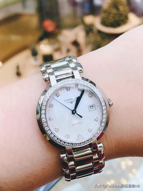 怎样挑选符合自己气质的手表女款,女士手表哪几款大气