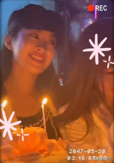 李小璐为好友庆生,李小璐甜蜜生日