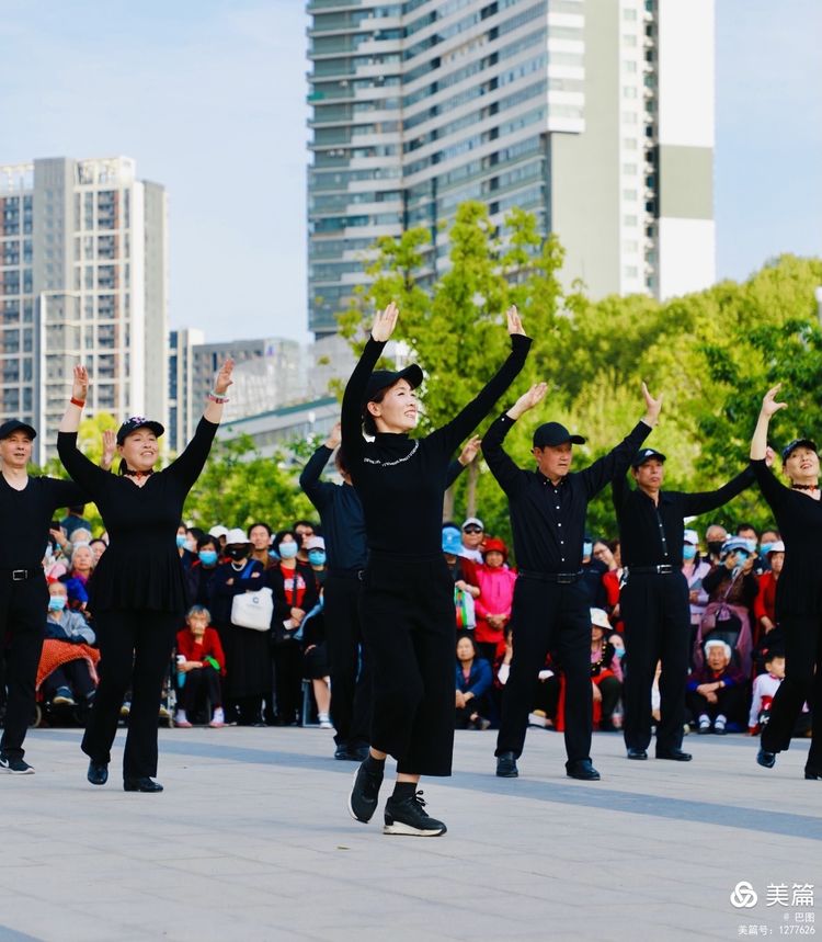 洛阳牡丹广场新疆舞视频,洛阳牡丹广场爵士舞