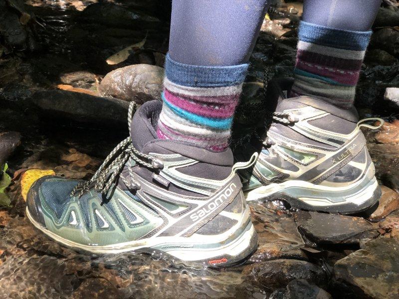 户外徒步必备的装备有哪些,户外徒步需要准备什么装备