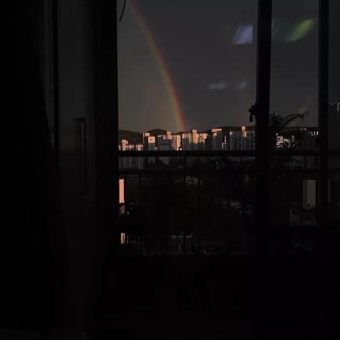 暗黑系朋友圈背景图高级质感,高冷背景图女生暗黑系