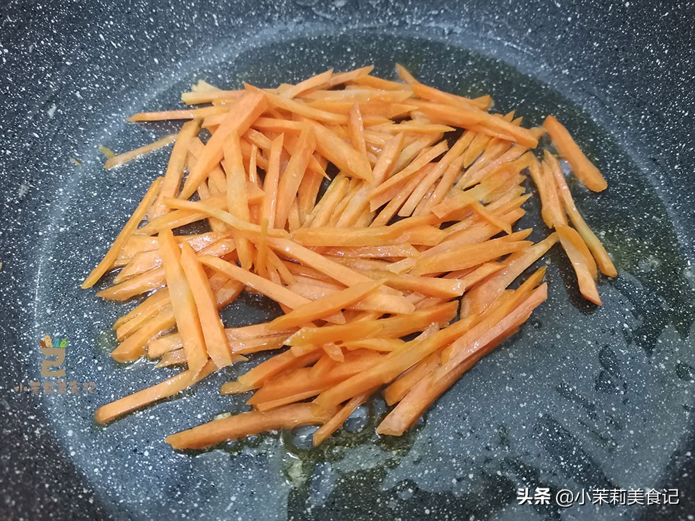 炒蒜薹容易糊怎么回事,炒蒜薹放葱花不