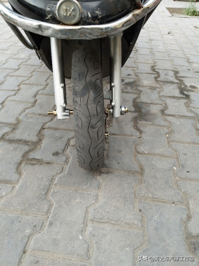 电动车维修分享：更换过方向柱维修以后，骑行时就感觉车往一边偏