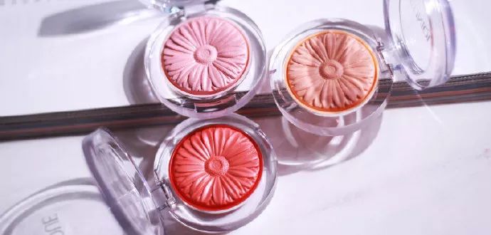 秋冬温柔显白美甲腮红,橘朵腮红哪个适合秋冬