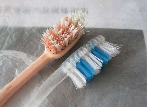 一次性马桶刷家用无死角清洁,废旧牙刷清洁妙用