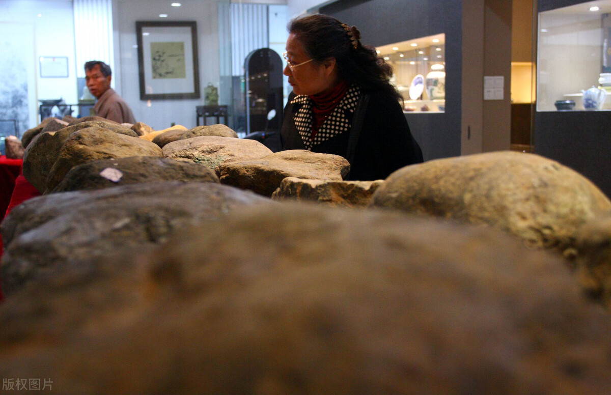 网络直播赌石骗局大揭秘,直播间赌石骗局先付钱打20万