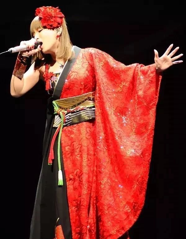 滨崎步双耳失聪了吗,失聪后的滨崎步现状