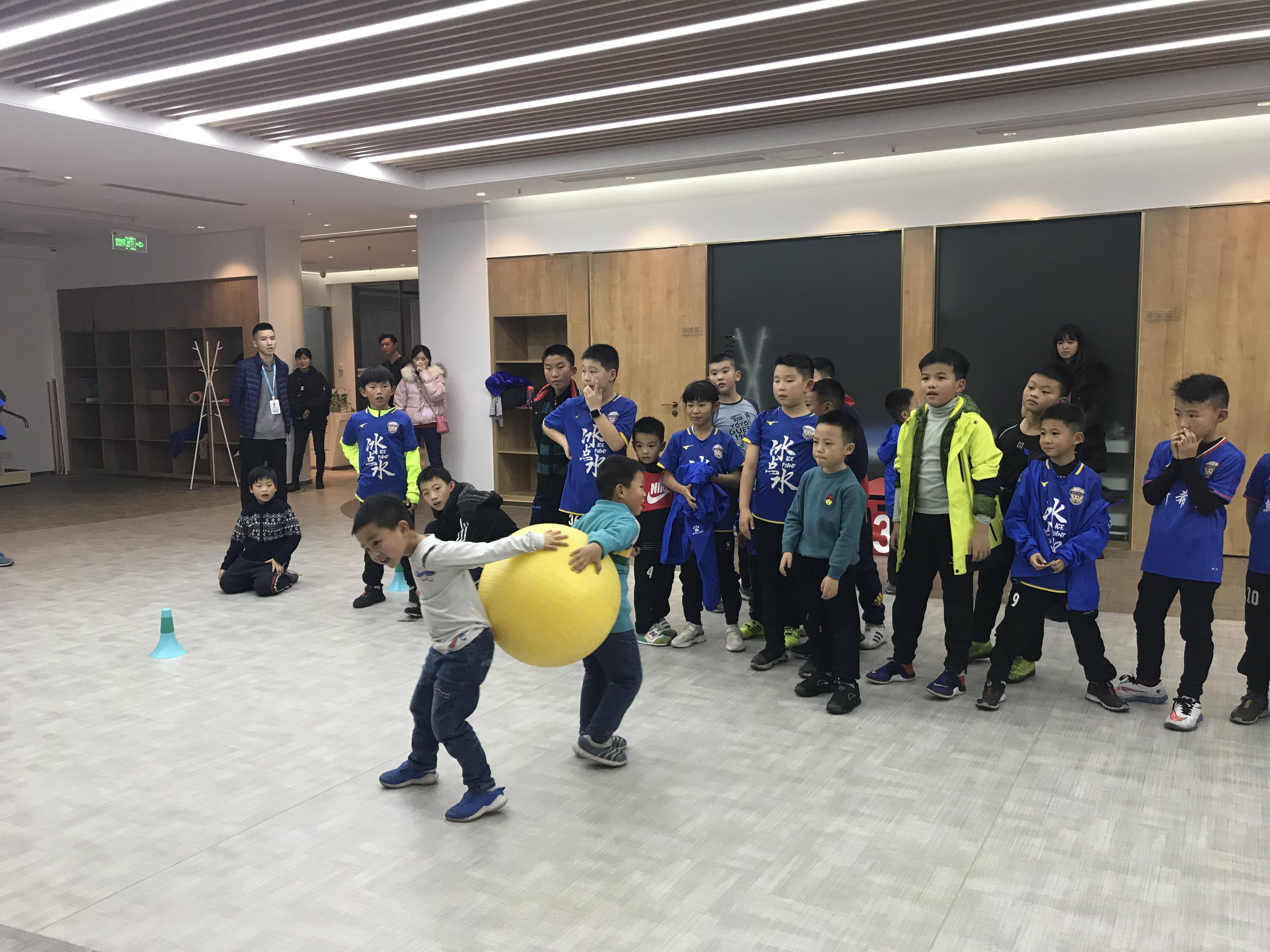 中国的“足球小子”该如何拔得头筹？重庆唯医骨科医院指出关键