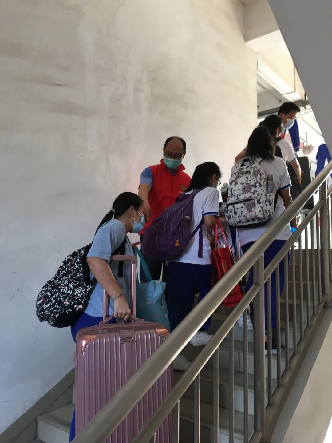 广州市白云中学口碑,广州白云中学2013