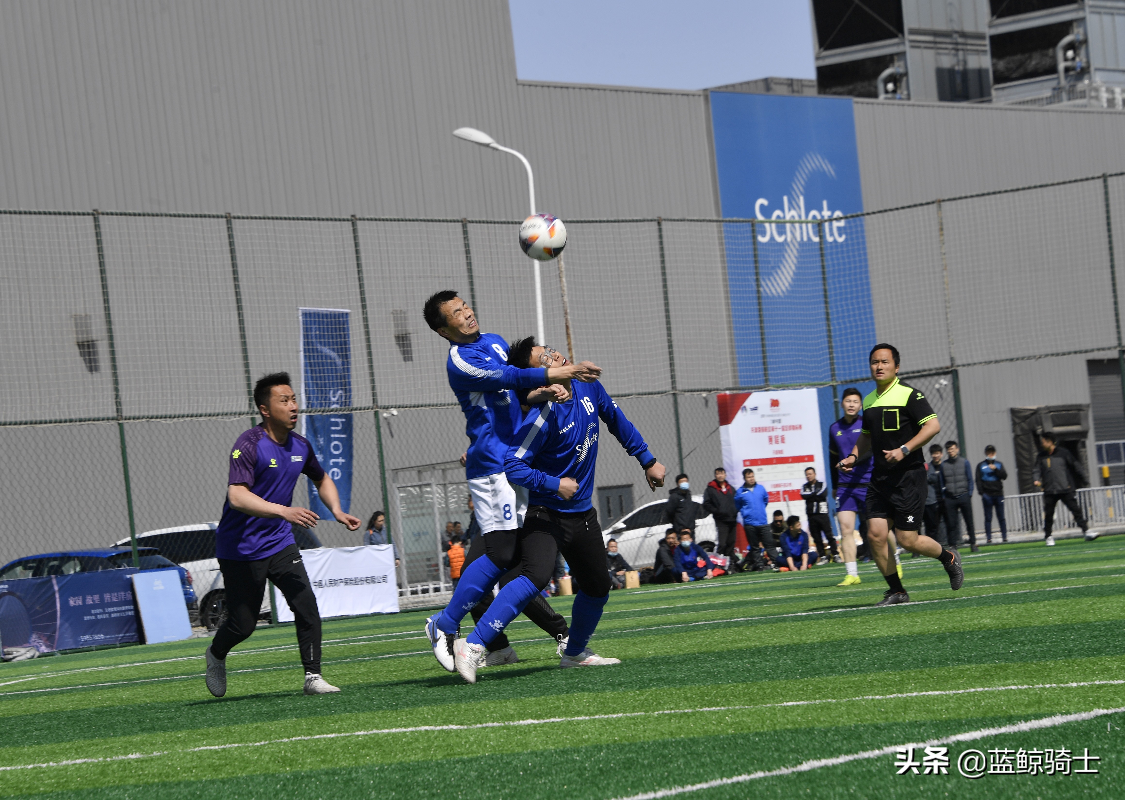 天津一家德国汽车配件工厂内的足球比赛