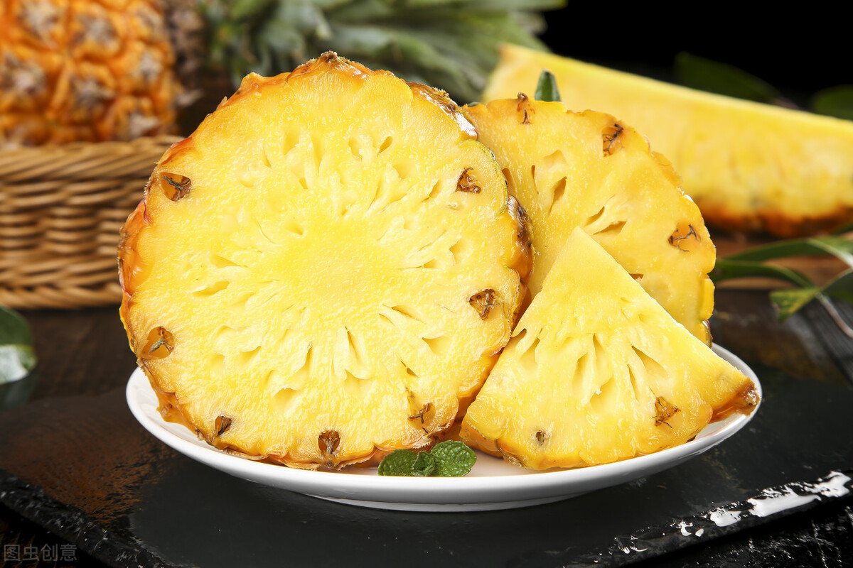 吃菠萝前要用盐水泡吗,吃菠萝之前要怎么用盐水泡