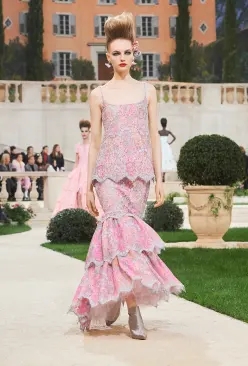 chanel香奈儿1995年时装秀,chanel香奈儿2015高级时装秀