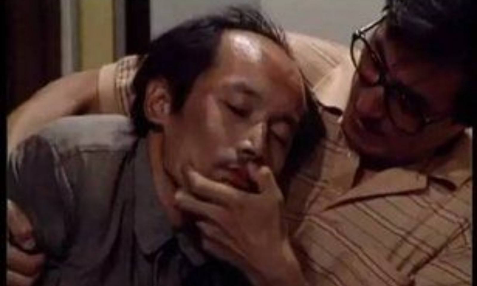 叨咕叨咕掐人中和心肺复苏