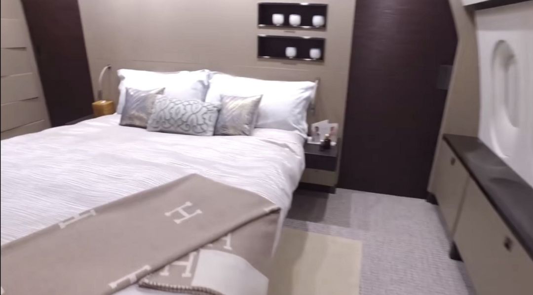 18万一张机票的那家航空公司，原来管着这么多富豪的飞机