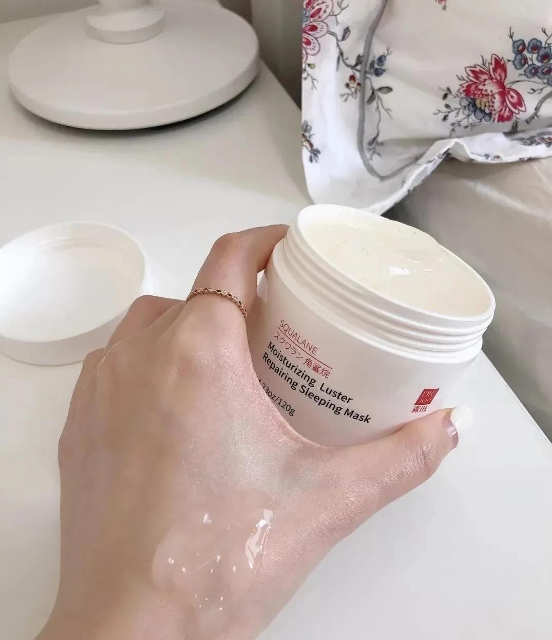 敷着面膜睡觉，醒来肌肤又白又嫩