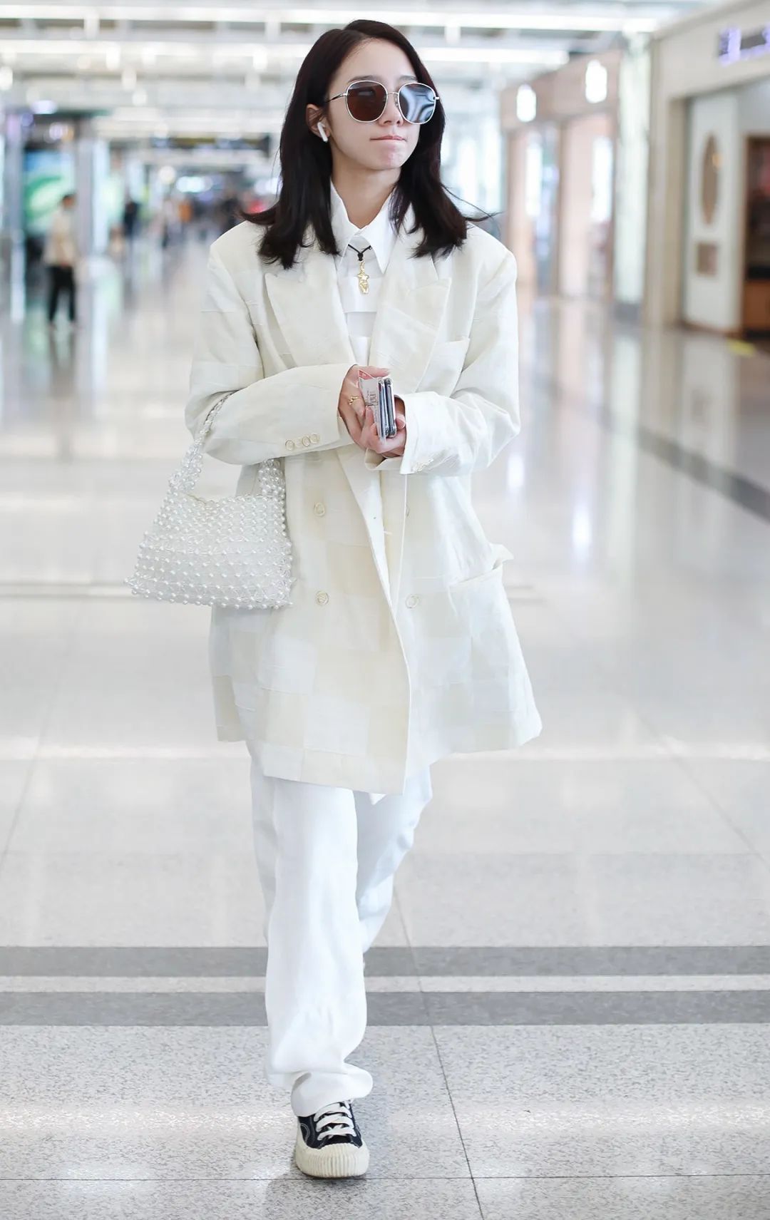 鞋柜怎么放春夏秋冬的鞋 (鞋柜必备的小白鞋)