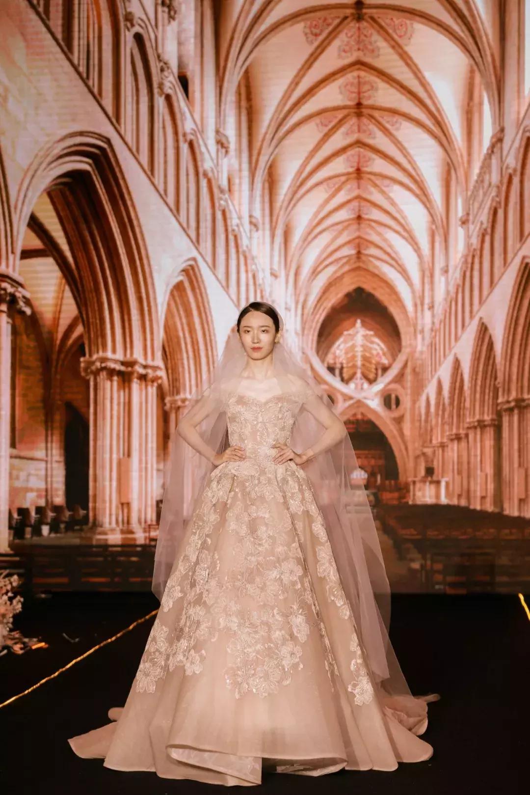 高定奢华婚纱秀,缎面婚纱大秀