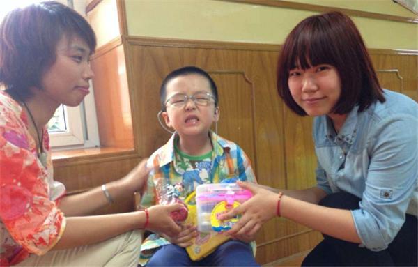 小孩刚上幼儿园晚上睡觉哭怎么办,小孩上幼儿园不肯去老是哭怎么办