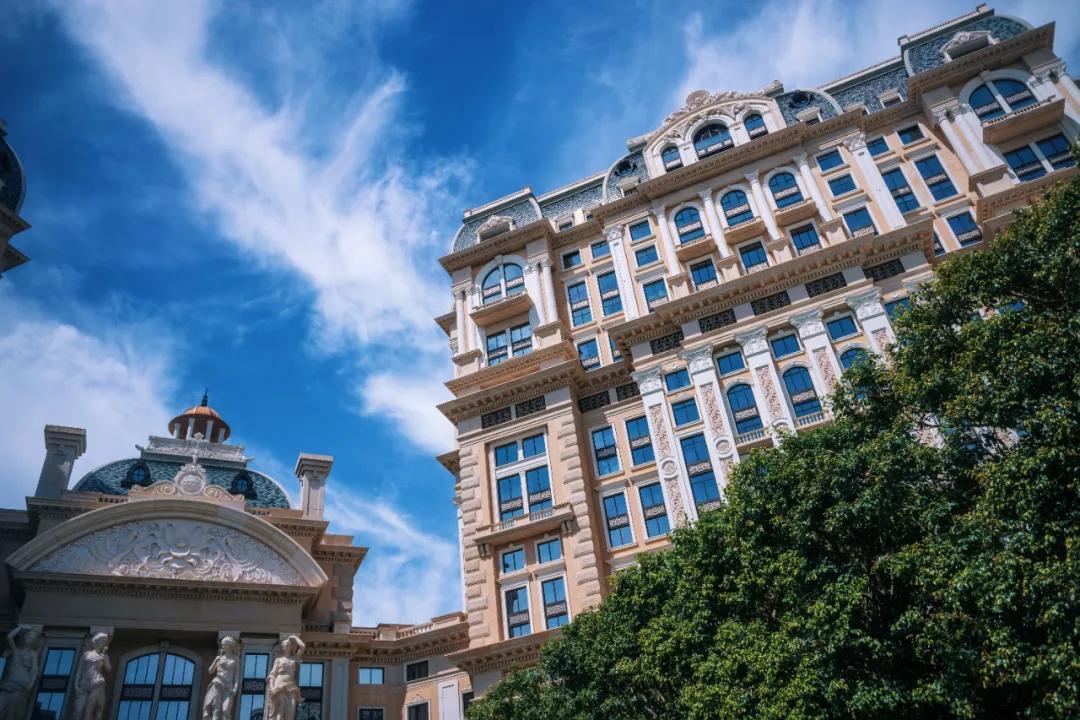 200块钱住北京,200块住酒店吃大餐