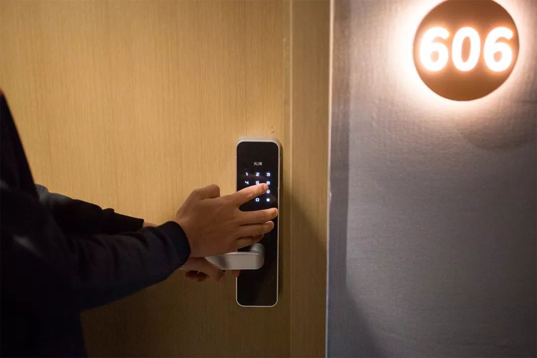 全程智能无接触服务让您安心入住,无接触智能入住
