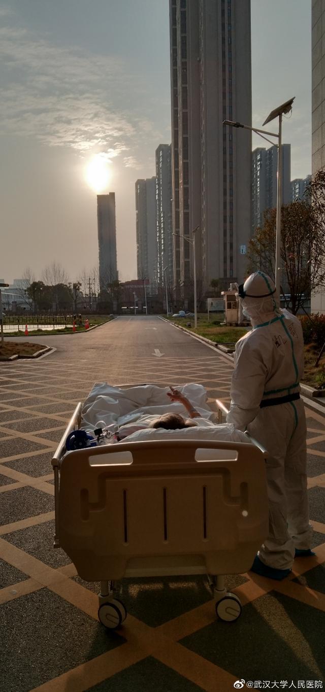 方舱医院抗击疫情实录,疫情下的武汉慢镜头