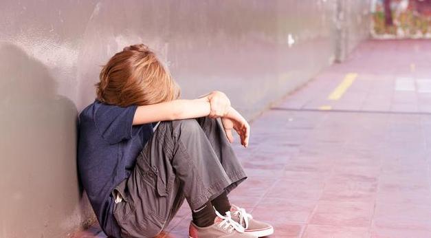 孩子被同桌欺负需要换同桌吗,孩子被同学欺负高情商妈妈这样做