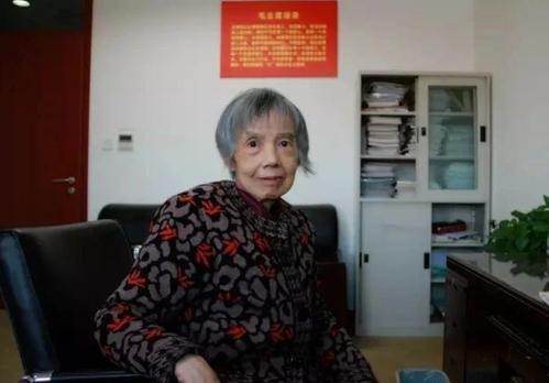 82岁造出“中国芯”，打破西方技术垄断，成美国最怕的中国女人