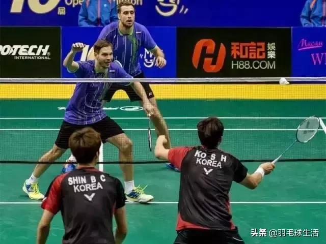 羽毛球业余双打实战技巧,羽毛球双打发球违例