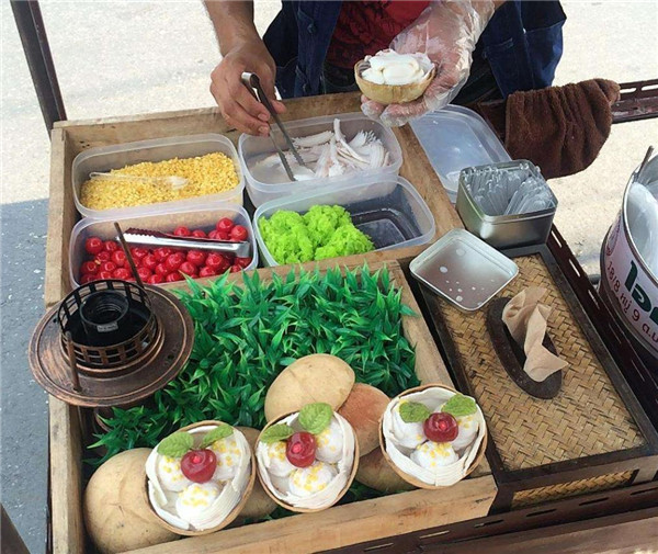 南方的凉粉和北方的凉粉不同,热天来一碗正宗的凉粉感觉爽极了